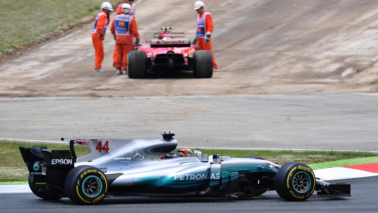 Lewis Hamilton (GBR) Mercedes-Benz F1 W08 Hybrid passes race retiree Kimi Raikkonen (FIN) Ferrari SF70-H at Formula One World Championship, Rd5, Spanish Grand Prix, Race, Barcelona, Spain, Sunday 14 May 2017. © Sutton Motorsport Images