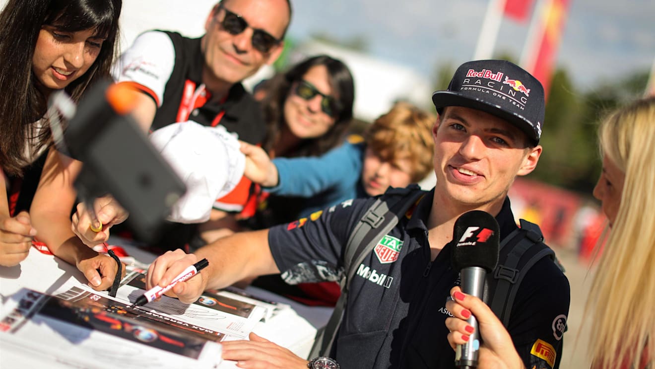Max Verstappen (NED) Red Bull Racing signs autographs for the fans at Formula One World Championship, Rd5, Spanish Grand Prix, Race, Barcelona, Spain, Sunday 14 May 2017. © Sutton Motorsport Images
