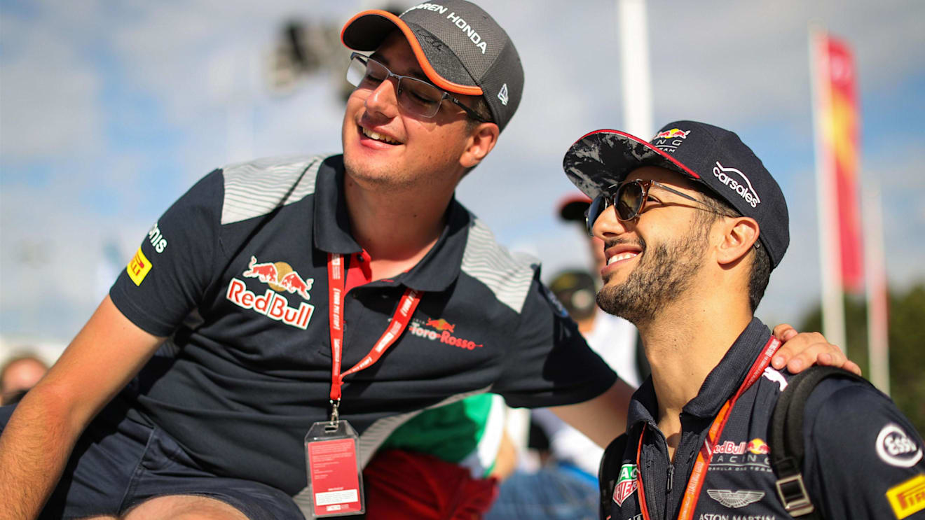 Daniel Ricciardo (AUS) Red Bull Racing and fans photo at Formula One World Championship, Rd5, Spanish Grand Prix, Race, Barcelona, Spain, Sunday 14 May 2017. © Sutton Motorsport Images