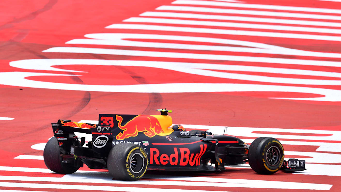 Max Verstappen (NED) Red Bull Racing RB13 with damage on lap one at Formula One World Championship, Rd5, Spanish Grand Prix, Race, Barcelona, Spain, Sunday 14 May 2017. © Sutton Motorsport Images