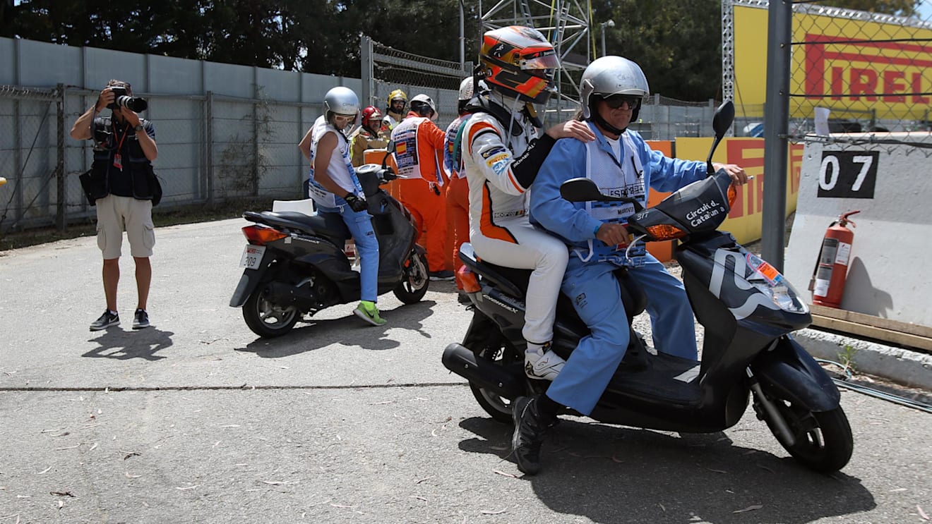 Race retiree Stoffel Vandoorne (BEL) McLaren on a scooter at Formula One World Championship, Rd5, Spanish Grand Prix, Race, Barcelona, Spain, Sunday 14 May 2017. © Sutton Motorsport Images