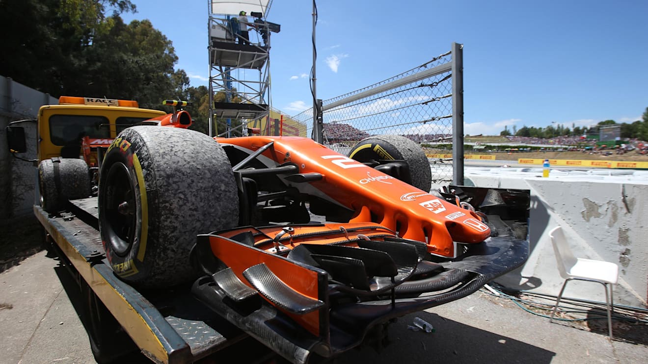 The car of race retiree Stoffel Vandoorne (BEL) McLaren MCL32 is recovered at Formula One World Championship, Rd5, Spanish Grand Prix, Race, Barcelona, Spain, Sunday 14 May 2017. © Sutton Motorsport Images