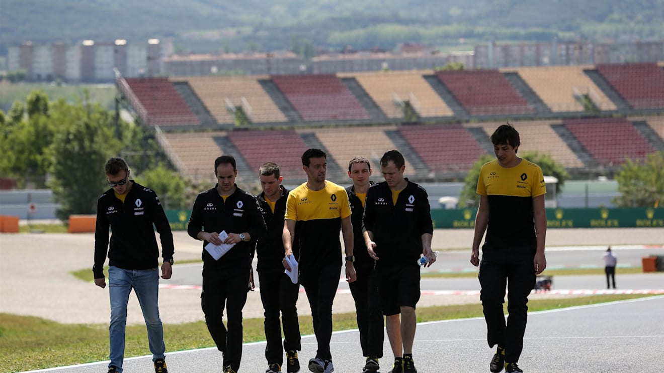 Jolyon Palmer (GBR) Renault Sport F1 Team walks the track with the team at Formula One World Championship, Rd5, Spanish Grand Prix, Preparations, Barcelona, Spain, Thursday 11 May 2017. © Sutton Motorsport Images