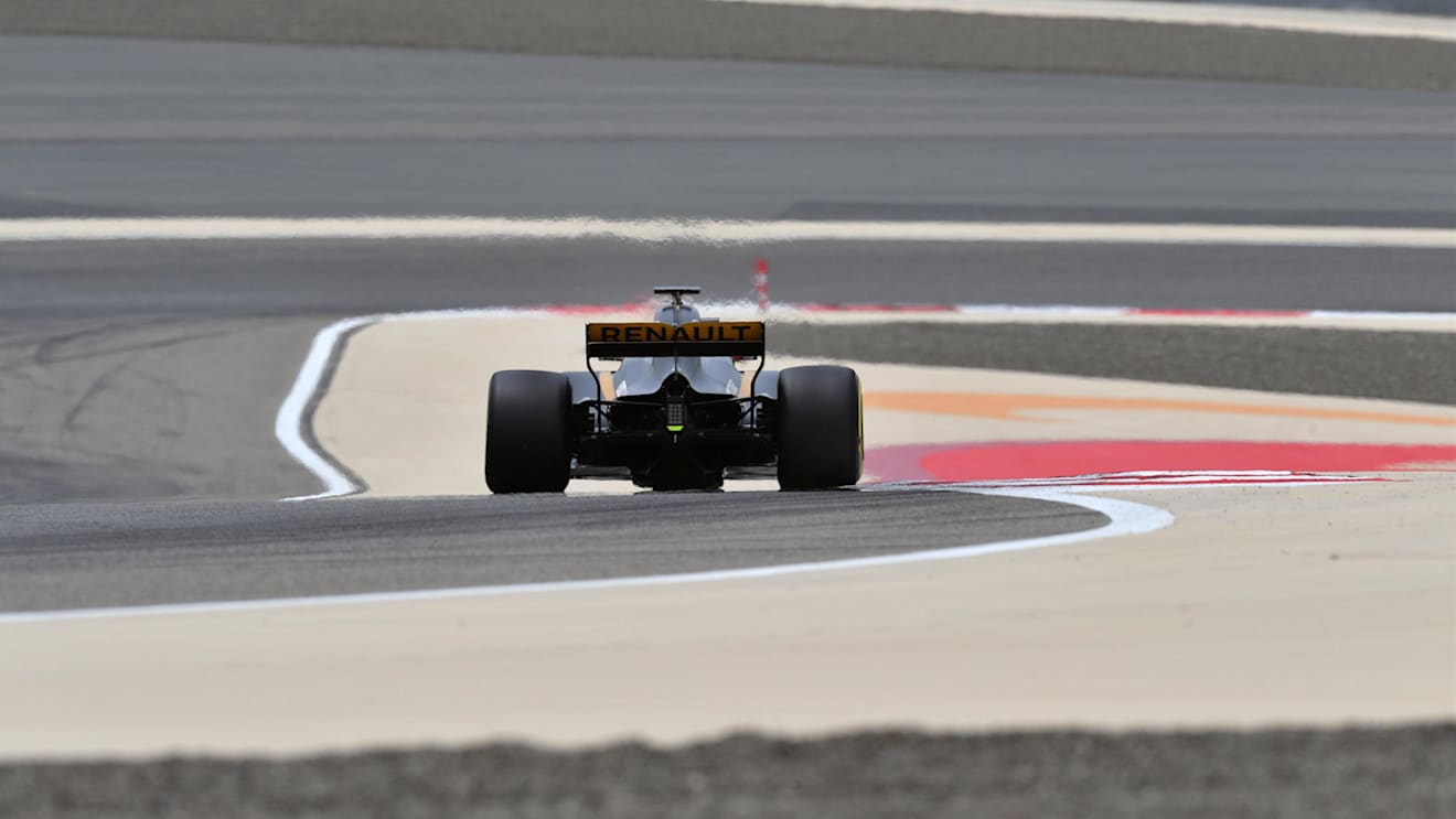 Sergey Sirotkin (RUS) Renault Sport F1 Team RS17 at Formula One Testing, Day Two, Bahrain International Circuit, Sakhir, Bahrain, Wednesday 19 April 2017. © Sutton Motorsport Images