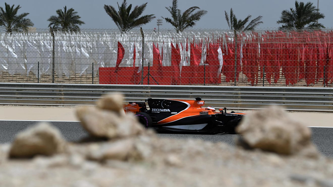 Stoffel Vandoorne (BEL) McLaren MCL32 at Formula One Testing, Day Two, Bahrain International Circuit, Sakhir, Bahrain, Wednesday 19 April 2017. © Sutton Motorsport Images