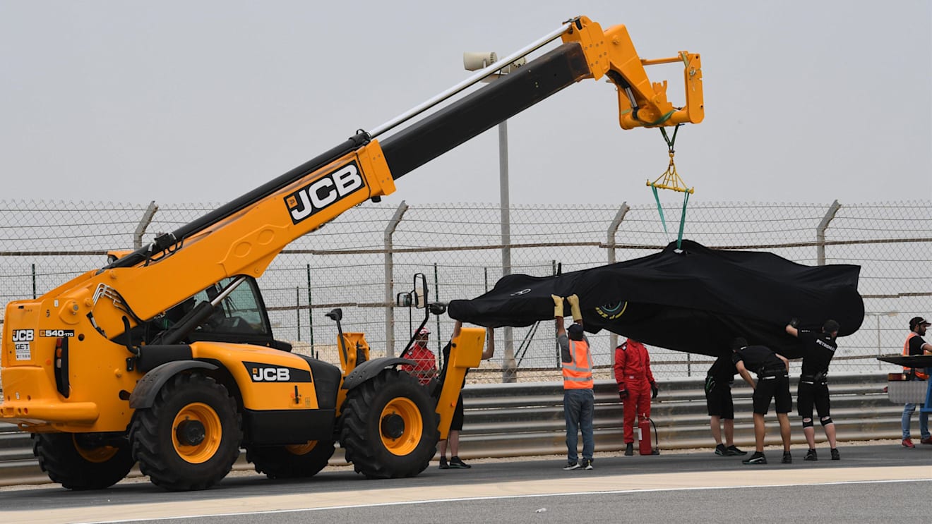 The car of Valtteri Bottas (FIN) Mercedes-Benz F1 W08 Hybrid is recovered after stopping on track at Formula One Testing, Day Two, Bahrain International Circuit, Sakhir, Bahrain, Wednesday 19 April 2017. © Sutton Motorsport Images