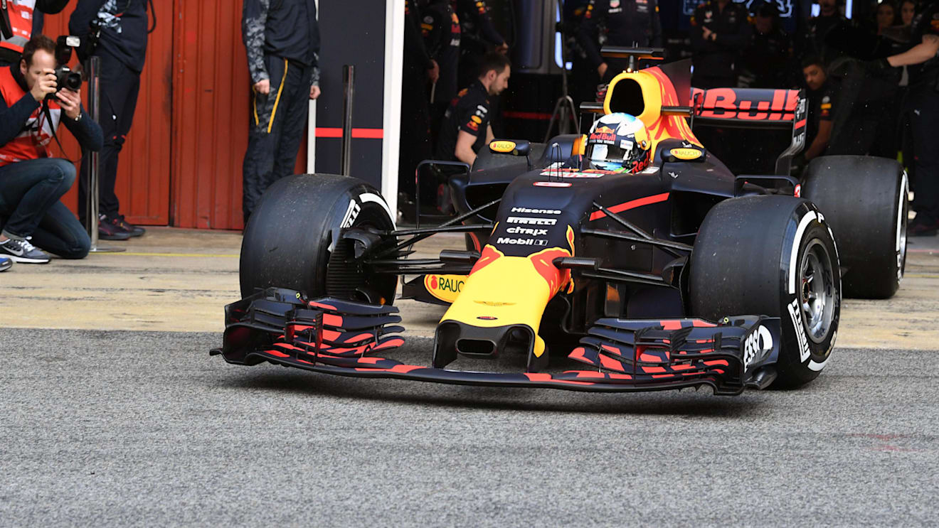 Daniel Ricciardo (AUS) Red Bull Racing RB13 at Formula One Testing, Day One, Barcelona, Spain, 27 February 2017. © Sutton Images