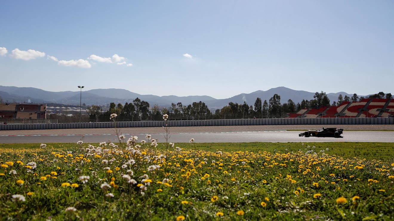 Jolyon Palmer (GBR) Renault Sport F1 Team RS17 at Formula One Testing, Day Three, Barcelona, Spain, 1 March 2017. © Sutton Images
