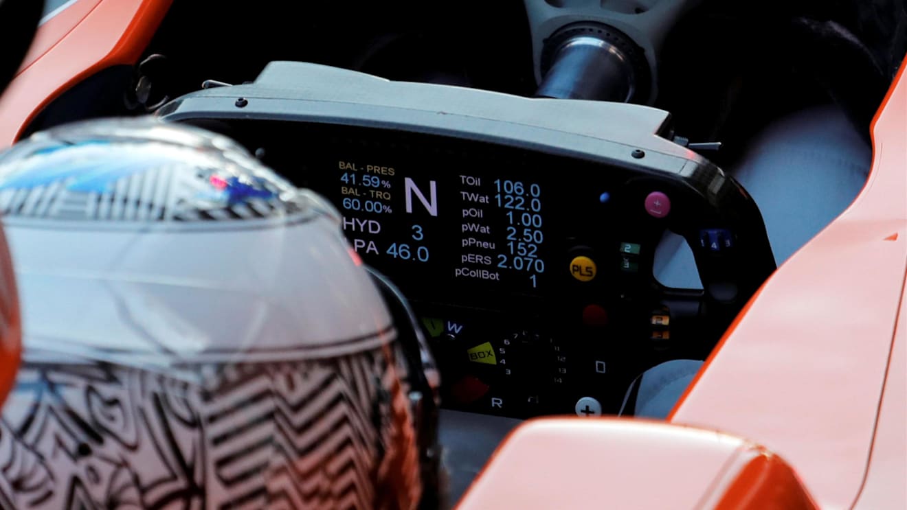 Fernando Alonso (ESP) McLaren MCL32 steering wheel detail at Formula One Testing, Day Three, Barcelona, Spain, 1 March 2017. © Sutton Images