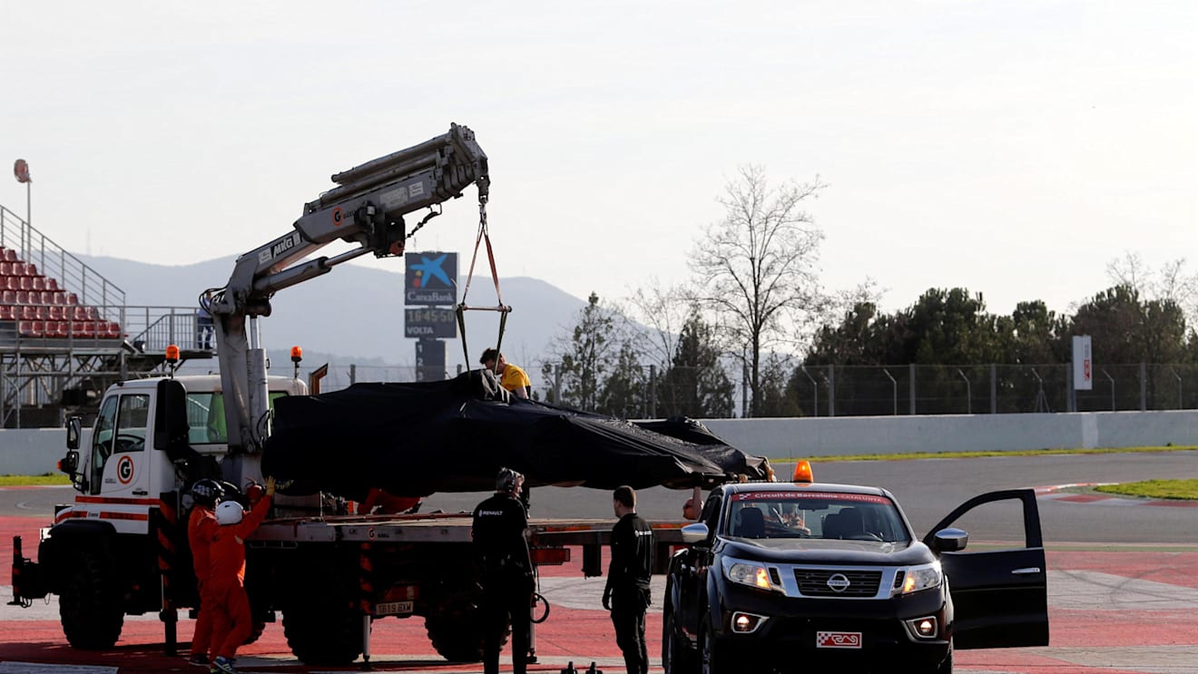 The car of Jolyon Palmer (GBR) Renault Sport F1 Team is recovered at Formula One Testing, Day Three, Barcelona, Spain, 9 March 2017. © Sutton Images