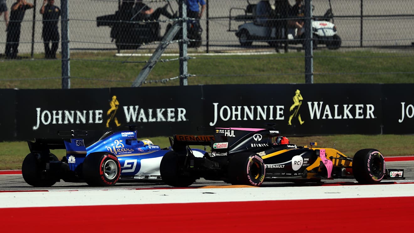 Marcus Ericsson (SWE) Sauber C36 and Nico Hulkenberg (GER) Renault Sport F1 Team RS17 at Formula One World Championship, Rd17, United States Grand Prix, Race, Circuit of the Americas, Austin, Texas, USA, Sunday 22 October 2017. © Kym Illman/Sutton Images
