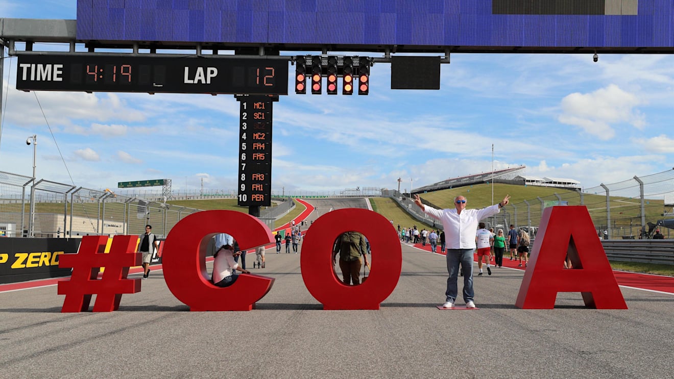 #COTA and fan at Formula One World Championship, Rd17, United States Grand Prix, Preparations, Circuit of the Americas, Austin, Texas, USA, Thursday 19 October 2017. © Kym Illman/Sutton Images