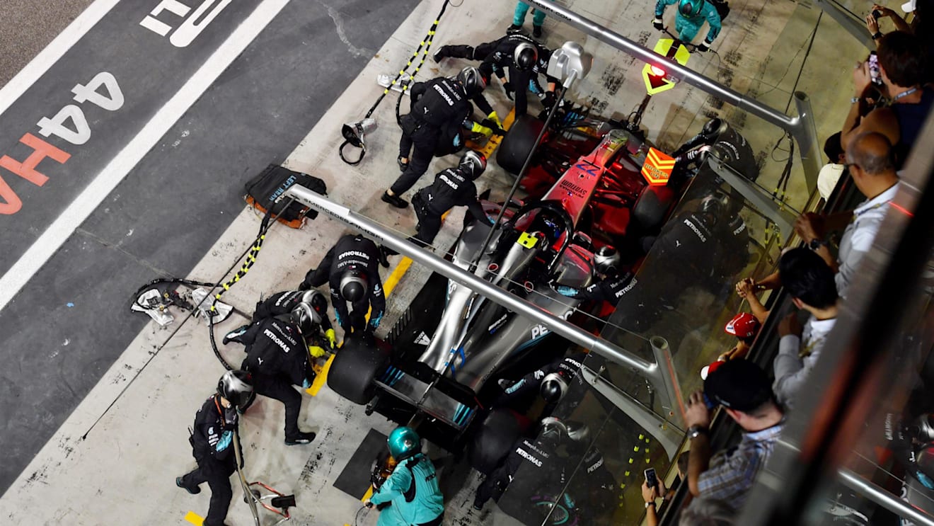 Valtteri Bottas, Mercedes-AMG F1 W09 EQ Power+ pit stop at Formula One World Championship, Rd21, Abu Dhabi Grand Prix, Race, Yas Marina Circuit, Abu Dhabi, UAE, Sunday 25 November 2018.