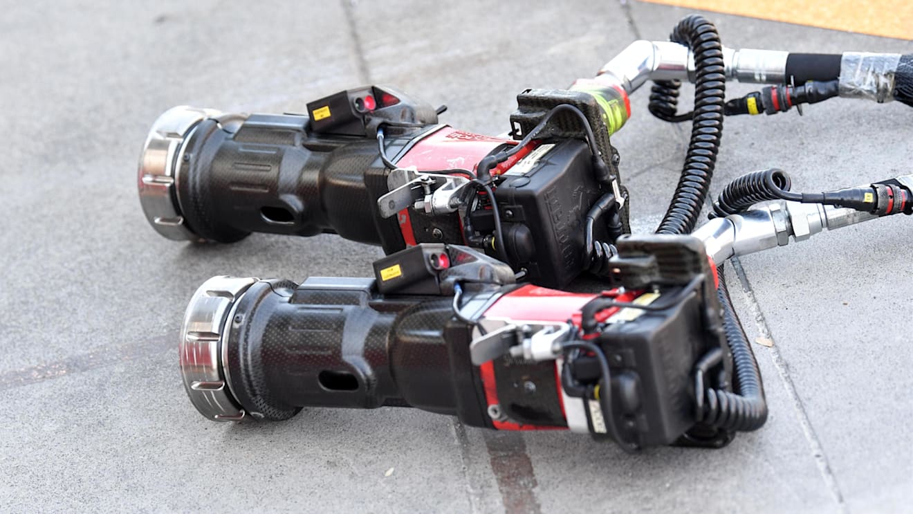 Wheel guns at Formula One World Championship, Rd1, Australian Grand Prix, Practice, Melbourne, Australia, Friday 23 March 2018. © Mark Sutton/Sutton Images