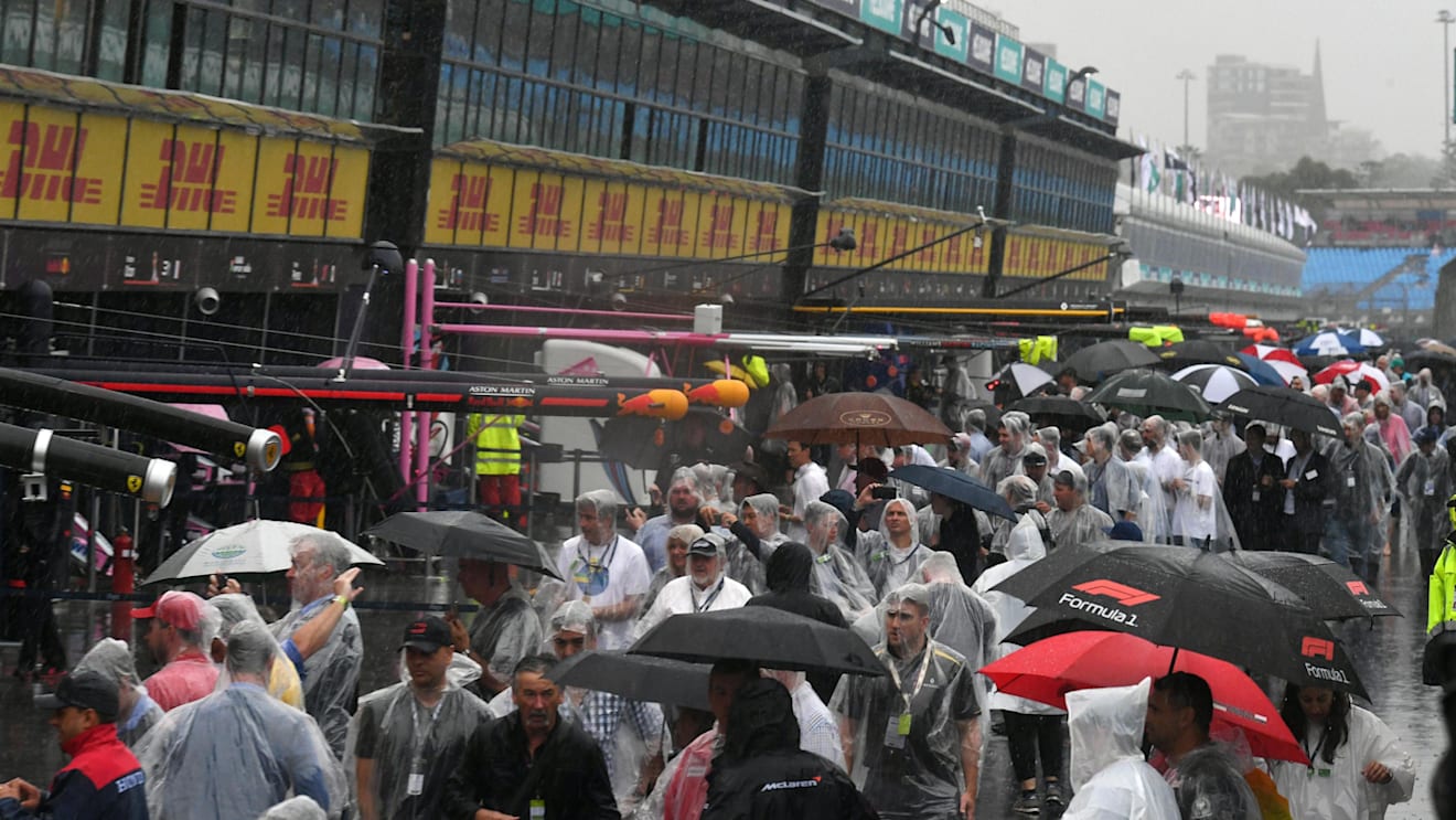 Pit lane walkabout at Formula One World Championship, Rd1, Australian Grand Prix, Qualifying, Melbourne, Australia, Saturday 24 March 2018. © Mark Sutton/Sutton Images