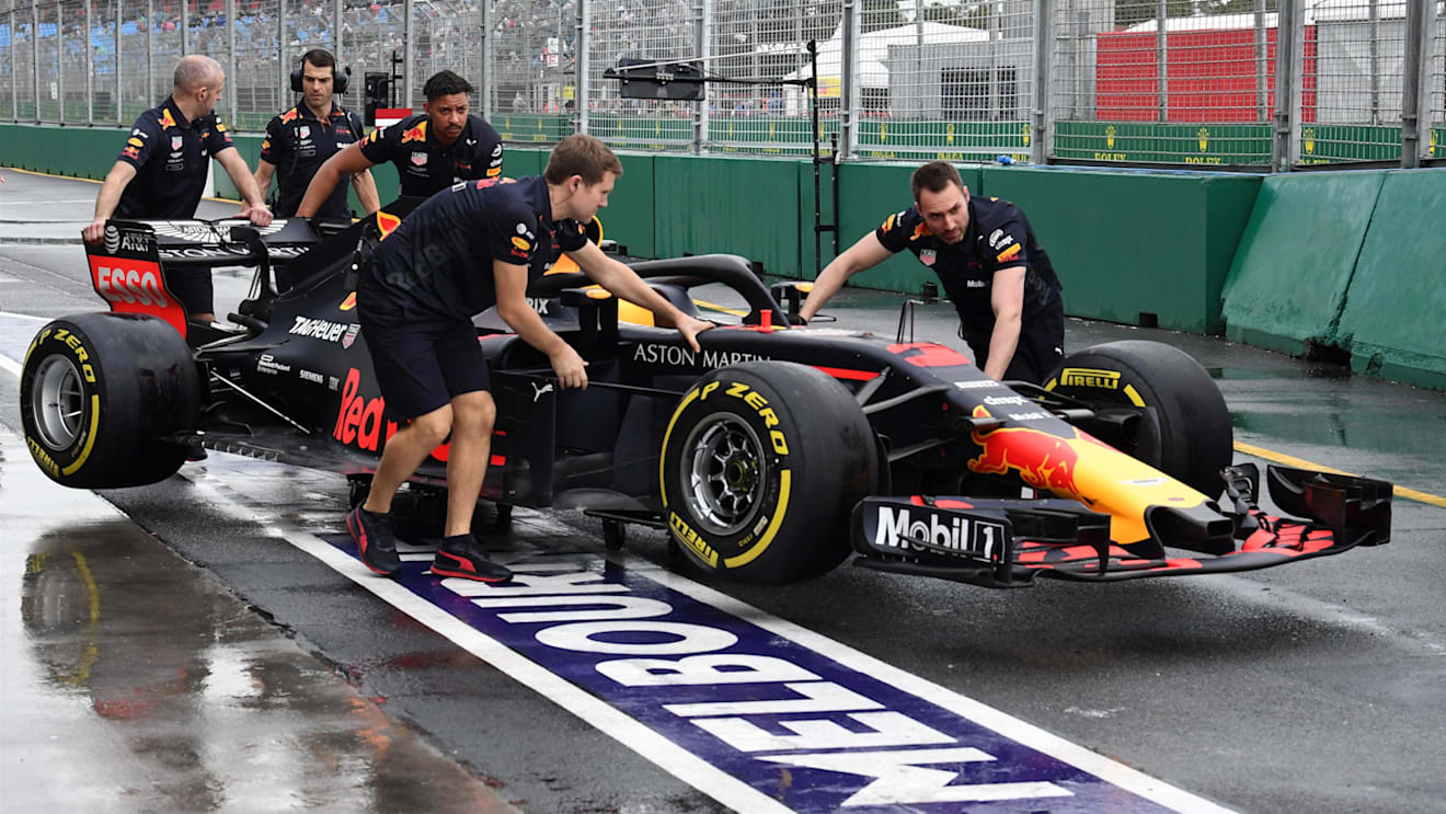 Red Bull Racing mechanics push Red Bull Racing RB14 in pit lane at Formula One World Championship, Rd1, Australian Grand Prix, Qualifying, Melbourne, Australia, Saturday 24 March 2018. © Mark Sutton/Sutton Images