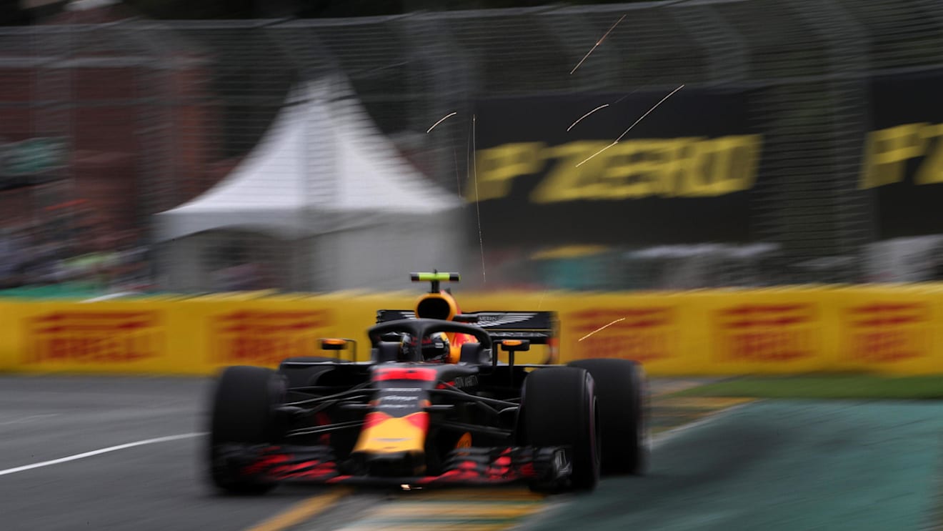 Daniel Ricciardo (AUS) Red Bull Racing RB14 sparks at Formula One World Championship, Rd1, Australian Grand Prix, Qualifying, Melbourne, Australia, Saturday 24 March 2018. © Dirk Klynsmith/Sutton Images