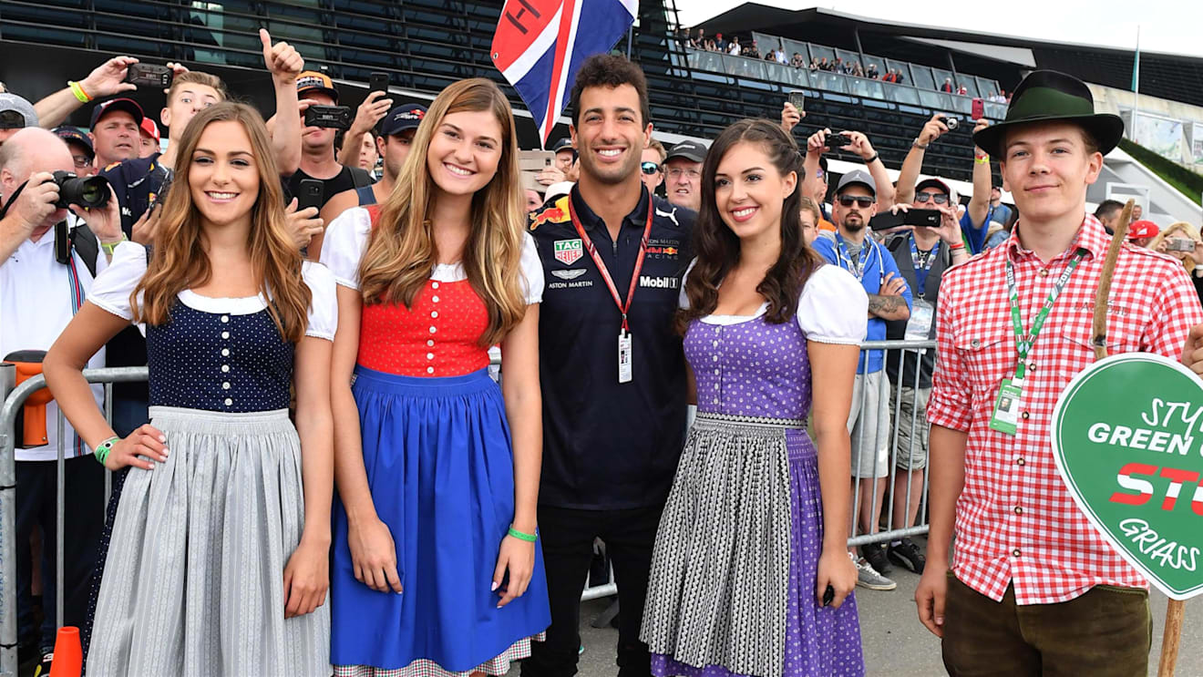 Daniel Ricciardo (AUS) Red Bull Racing and girls at Formula One World Championship, Rd9, Austrian Grand Prix, Qualifying, Spielberg, Austria, Saturday 30 June 2018. © Mark Sutton/Sutton Images