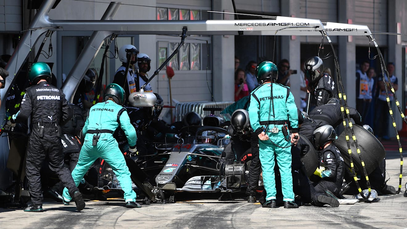Lewis Hamilton (GBR) Mercedes-AMG F1 W09 EQ Power+ pit stop at Formula One World Championship, Rd9, Austrian Grand Prix, Race, Spielberg, Austria, Sunday 1 July 2018. © Mark Sutton/Sutton Images