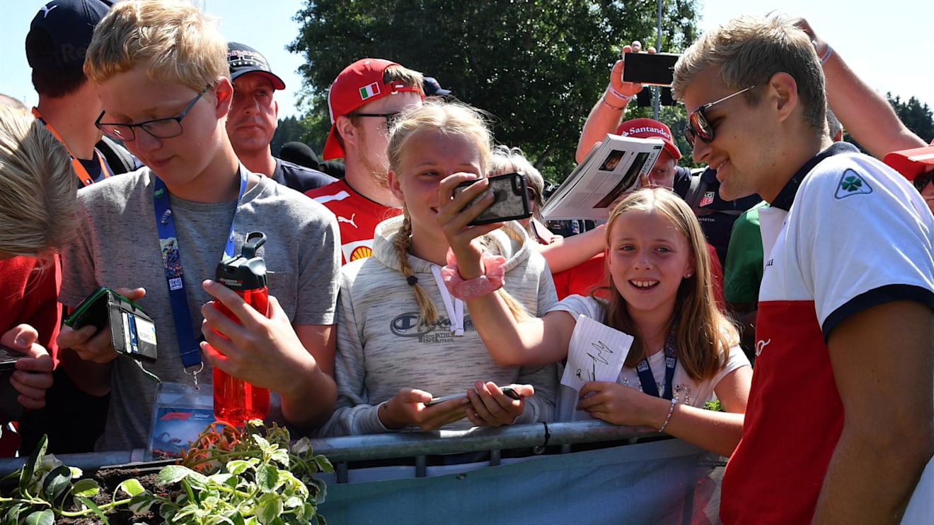Marcus Ericsson (SWE) Alfa Romeo Sauber F1 Team fans selfie at Formula One World Championship, Rd9, Austrian Grand Prix, Race, Spielberg, Austria, Sunday 1 July 2018. © Mark Sutton/Sutton Images