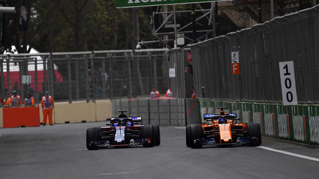 Brendon Hartley (NZL) Scuderia Toro Rosso STR13 and Fernando Alonso (ESP) McLaren MCL33 at Formula One World Championship, Rd4, Azerbaijan Grand Prix, Practice, Baku City Circuit, Baku, Azerbaijan, Friday 27 April 2018. © Jerry Andre/Sutton Images