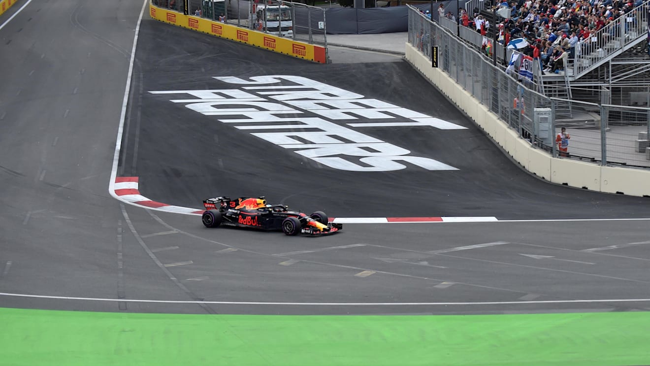 Daniel Ricciardo (AUS) Red Bull Racing RB14 at Formula One World Championship, Rd4, Azerbaijan Grand Prix, Qualifying, Baku City Circuit, Baku, Azerbaijan, Saturday 28 April 2018. © Simon Galloway/Sutton Images