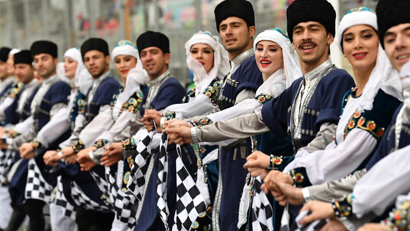Traditional dancers on the grid at Formula One World Championship, Rd4, Azerbaijan Grand Prix, Race, Baku City Circuit, Baku, Azerbaijan, Sunday 29 April 2018. © Mark Sutton/Sutton Images