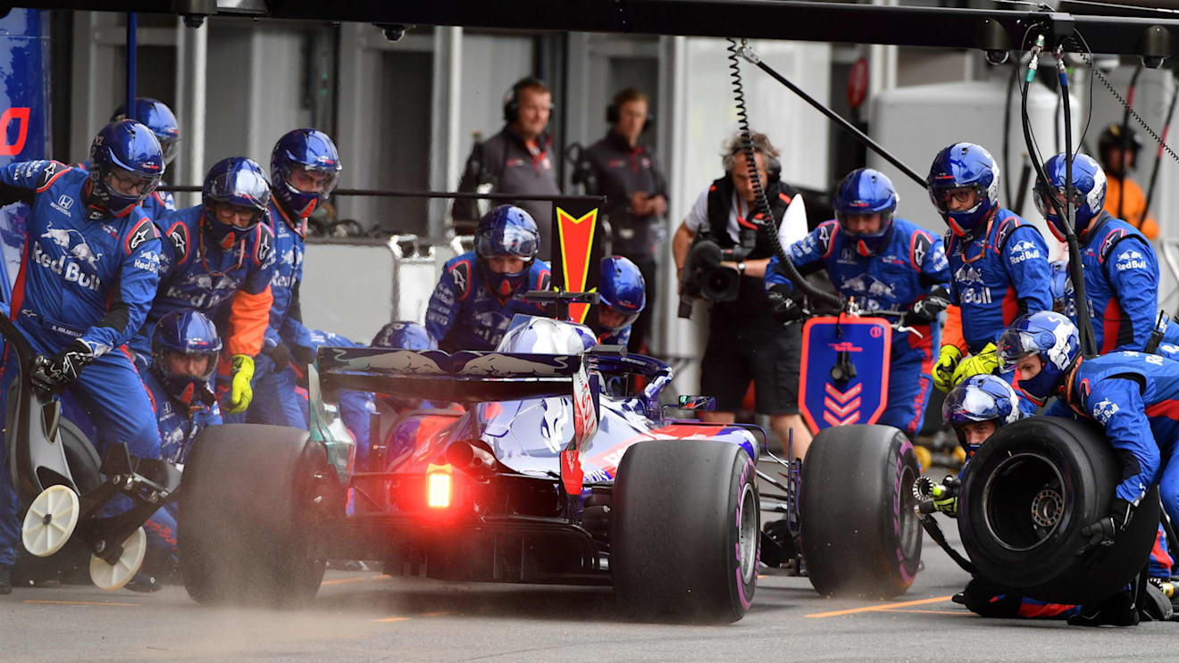 Brendon Hartley (NZL) Scuderia Toro Rosso STR13 pit stop at Formula One World Championship, Rd4, Azerbaijan Grand Prix, Race, Baku City Circuit, Baku, Azerbaijan, Sunday 29 April 2018. © Mark Sutton/Sutton Images