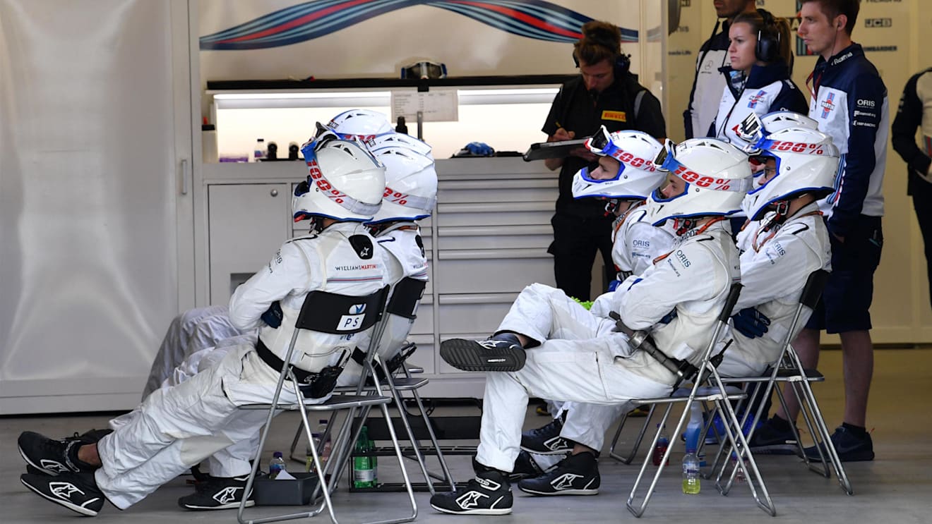 Williams mechanics in the garage at Formula One World Championship, Rd4, Azerbaijan Grand Prix, Race, Baku City Circuit, Baku, Azerbaijan, Sunday 29 April 2018. © Mark Sutton/Sutton Images