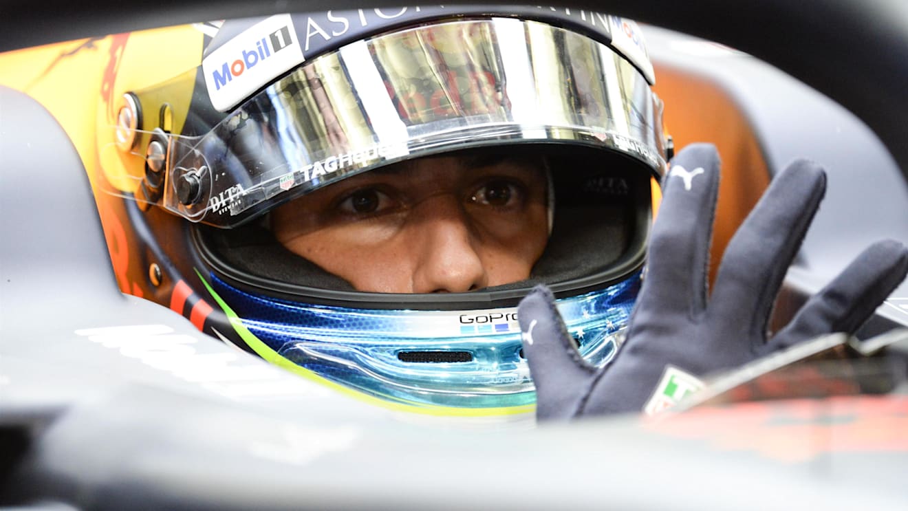 Daniel Ricciardo (AUS) Red Bull Racing RB14 at Formula One World Championship, Rd2, Bahrain Grand Prix, Practice, Bahrain International Circuit, Sakhir, Bahrain, Friday 6 April 2018. © Simon Galloway/Sutton Images