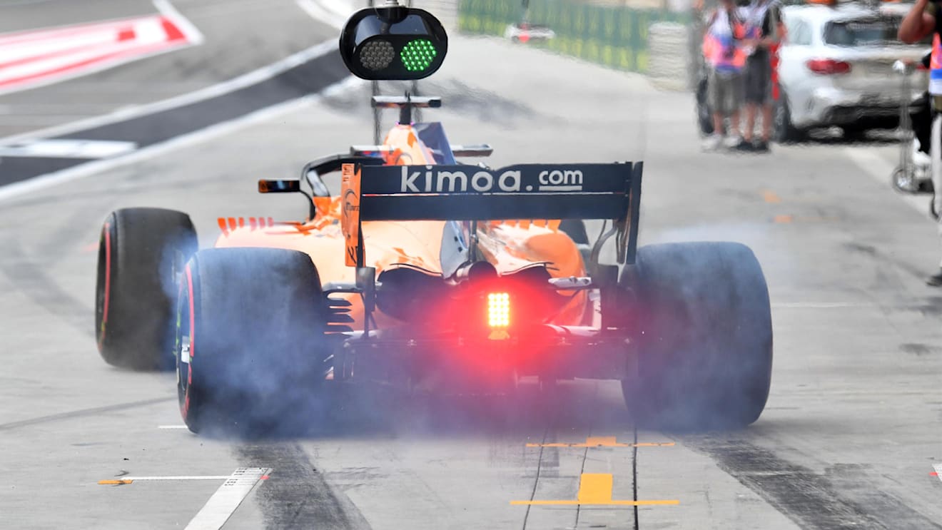Fernando Alonso (ESP) McLaren MCL33 and tyre smoke at Formula One World Championship, Rd2, Bahrain Grand Prix, Practice, Bahrain International Circuit, Sakhir, Bahrain, Friday 6 April 2018. © Mark Sutton/Sutton Images
