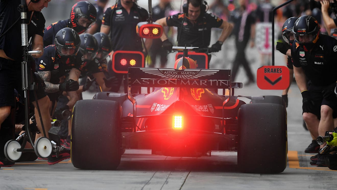 Daniel Ricciardo (AUS) Red Bull Racing RB14 at Formula One World Championship, Rd2, Bahrain Grand Prix, Practice, Bahrain International Circuit, Sakhir, Bahrain, Friday 6 April 2018. © Mark Sutton/Sutton Images
