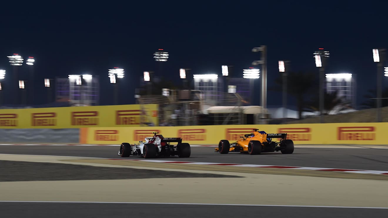 Charles Leclerc (MON) Alfa Romeo Sauber C37 and Fernando Alonso (ESP) McLaren MCL33 at Formula One World Championship, Rd2, Bahrain Grand Prix, Qualifying, Bahrain International Circuit, Sakhir, Bahrain, Saturday 7 April 2018. ©Simon Galloway/Sutton Images