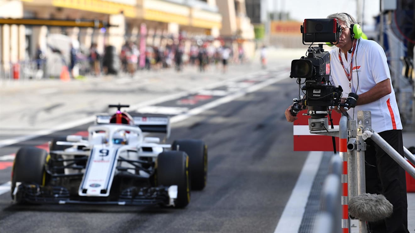 Cameraman at Formula One World Championship, Rd2, Bahrain Grand Prix, Qualifying, Bahrain International Circuit, Sakhir, Bahrain, Saturday 7 April 2018. © Mark Sutton/Sutton Images