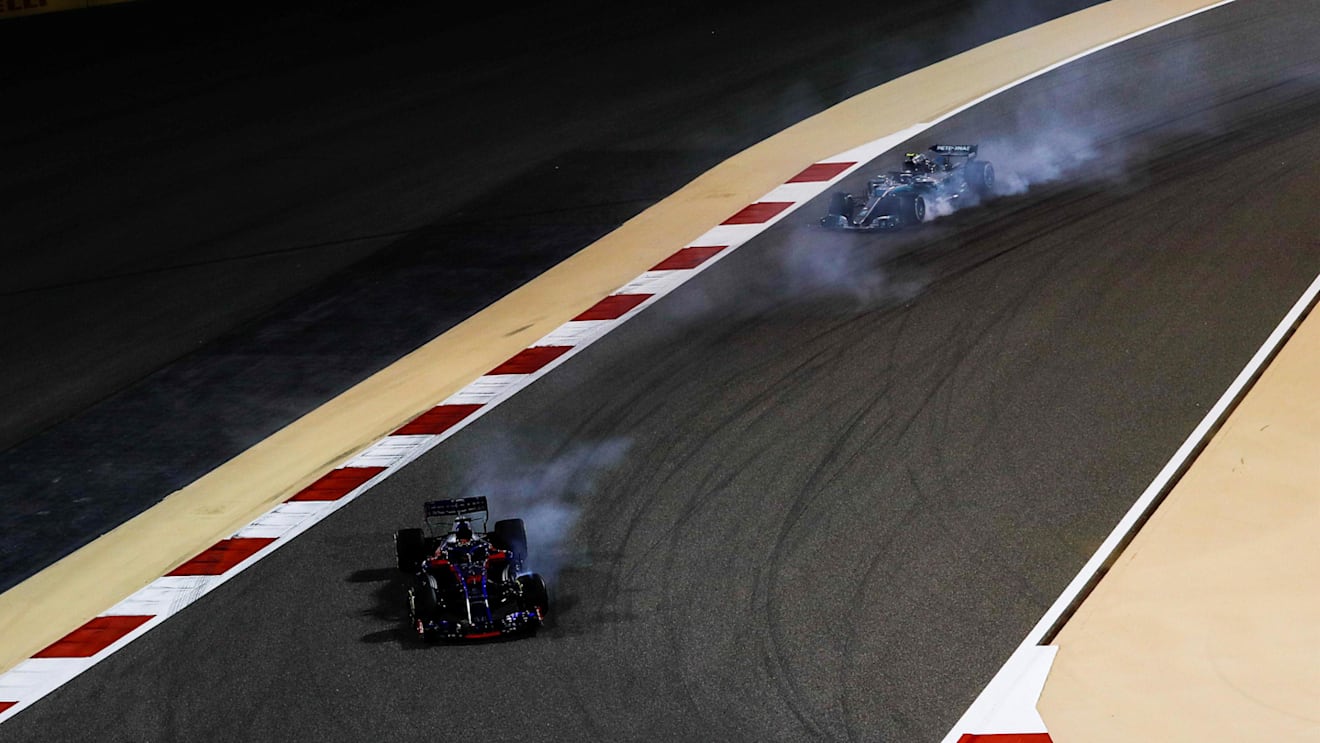 Brendon Hartley (NZL) Scuderia Toro Rosso STR13 locks up at Formula One World Championship, Rd2, Bahrain Grand Prix, Race, Bahrain International Circuit, Sakhir, Bahrain, Sunday 8 April 2018. © Manuel Goria/Sutton Images