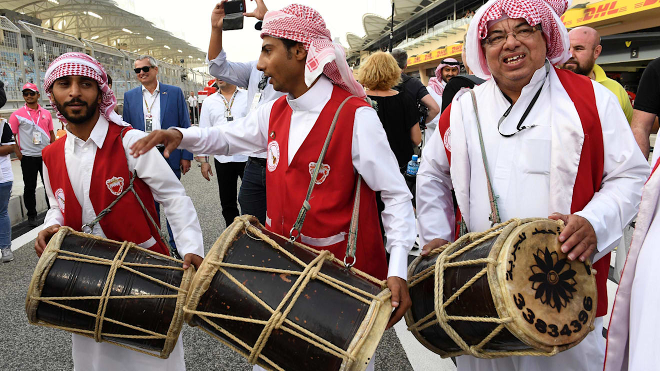 Grid entertainment at Formula One World Championship, Rd2, Bahrain Grand Prix, Race, Bahrain International Circuit, Sakhir, Bahrain, Sunday 8 April 2018. © Mark Sutton/Sutton Images