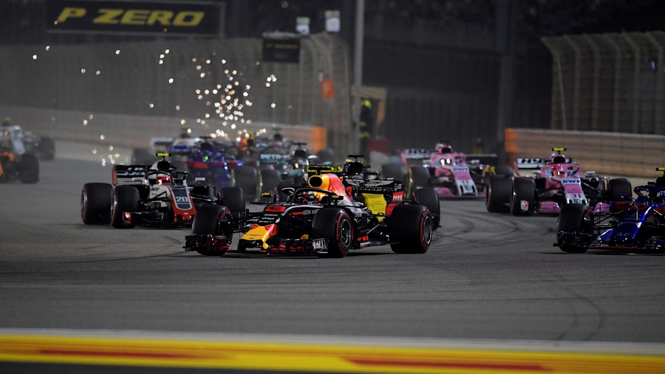 Daniel Ricciardo (AUS) Red Bull Racing RB14 on lap one at Formula One World Championship, Rd2, Bahrain Grand Prix, Race, Bahrain International Circuit, Sakhir, Bahrain, Sunday 8 April 2018. © Simon Galloway/Sutton Images