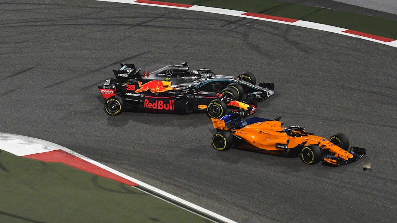Max Verstappen (NED) Red Bull Racing RB14 and Lewis Hamilton (GBR) Mercedes-AMG F1 W09 EQ Power+ battle at Formula One World Championship, Rd2, Bahrain Grand Prix, Race, Bahrain International Circuit, Sakhir, Bahrain, Sunday 8 April 2018. © Mark Sutton/Sutton Images