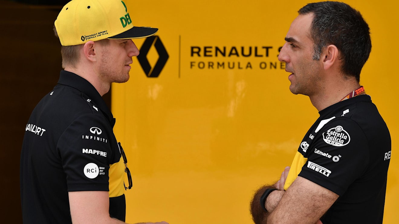 Hulkenberg (GER) Renault Sport and Abiteboul (FRA) Renault Sport F1 Managing Director at F1 World Championship, Rd2, Bahrain Grand Prix, Preparations, Bahrain International Circuit, Sakhir, Bahrain, Thursday 5 April 2018. © Mark Sutton/Sutton Images
