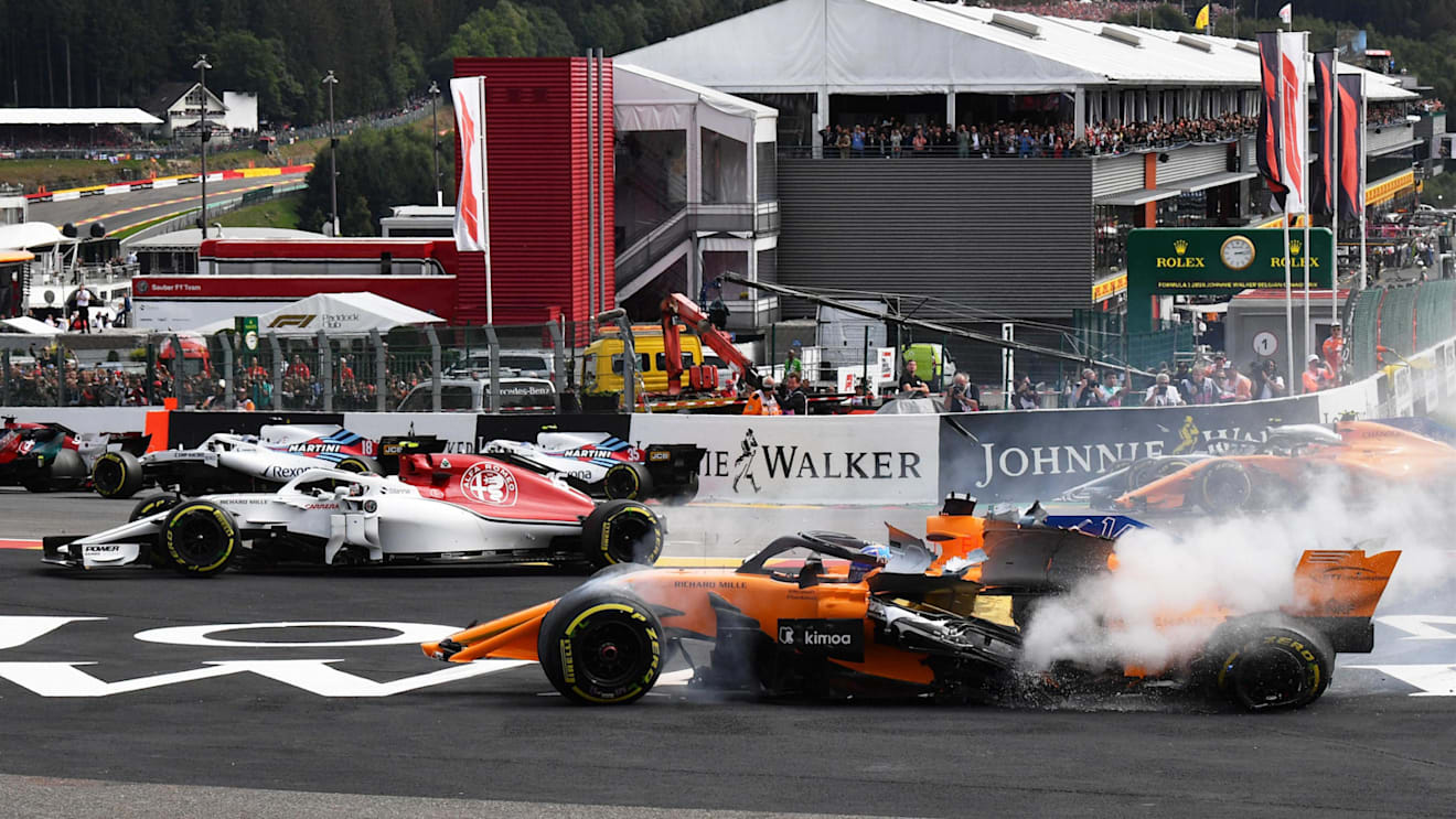 Fernando Alonso, McLaren MCL33 crashes at the start of the race at Formula One World Championship, Rd13, Belgian Grand Prix, Race, Spa Francorchamps, Belgium, Sunday 26 August 2018. © Mark Sutton/Sutton Images