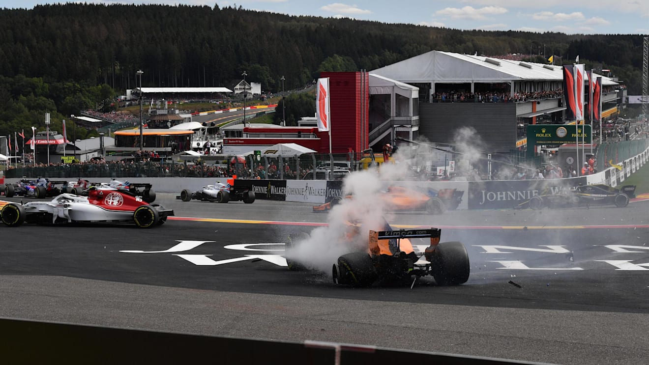 Fernando Alonso, McLaren MCL33 crashes at the start of the race at Formula One World Championship, Rd13, Belgian Grand Prix, Race, Spa Francorchamps, Belgium, Sunday 26 August 2018. © Mark Sutton/Sutton Images