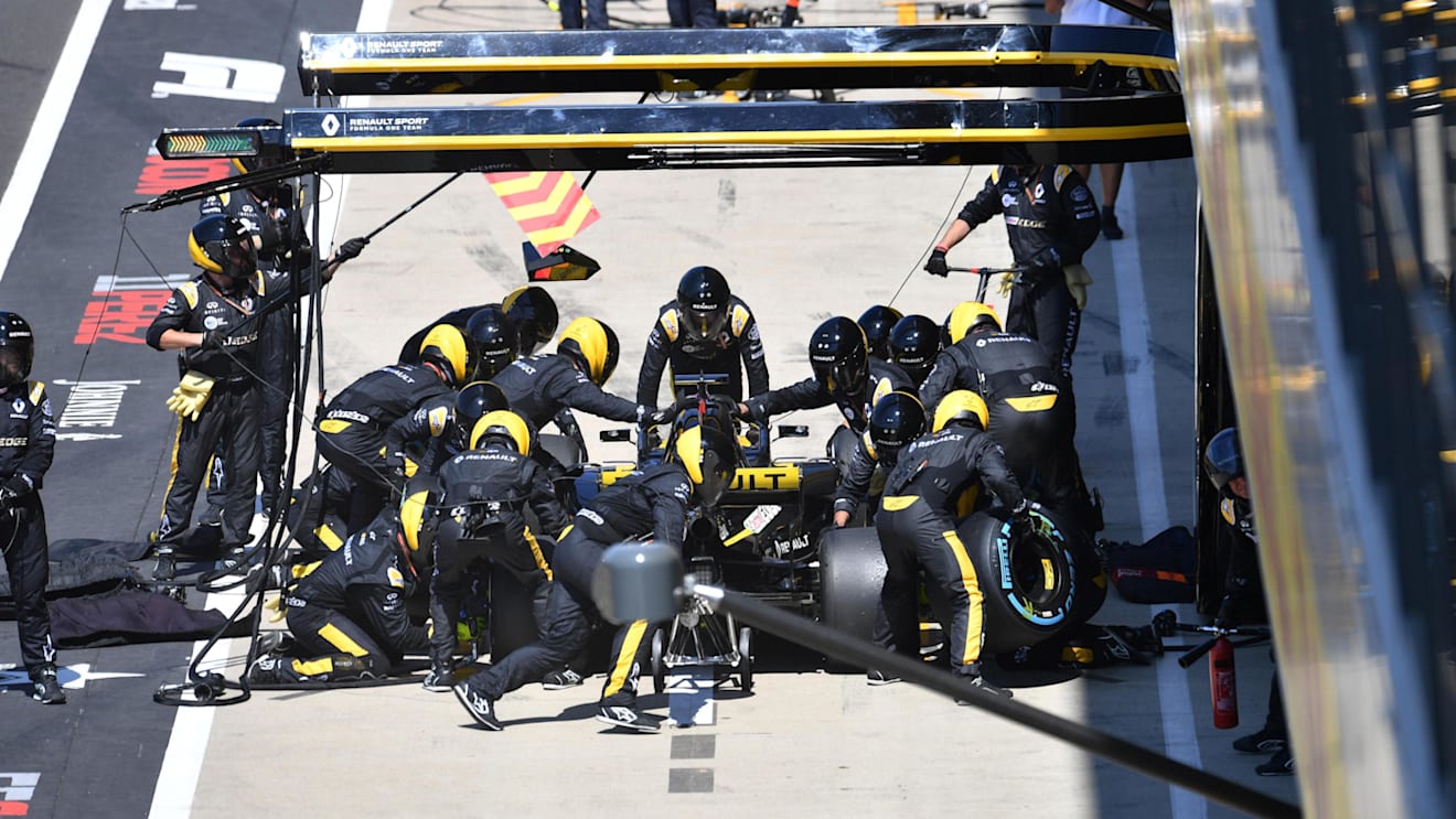 Nico Hulkenberg (GER) Renault Sport F1 Team RS18 pit stop at Formula One World Championship, Rd10, British Grand Prix, Race, Silverstone, England, Sunday 8 July 2018. © Jerry Andre/Sutton Images