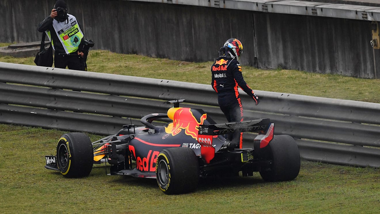 Daniel Ricciardo (AUS) Red Bull Racing RB14 stops on track in FP3 at Formula One World Championship, Rd3, Chinese Grand Prix, Qualifying, Shanghai, China, Saturday 14 April 2018. © Jerry Andre/Sutton Images