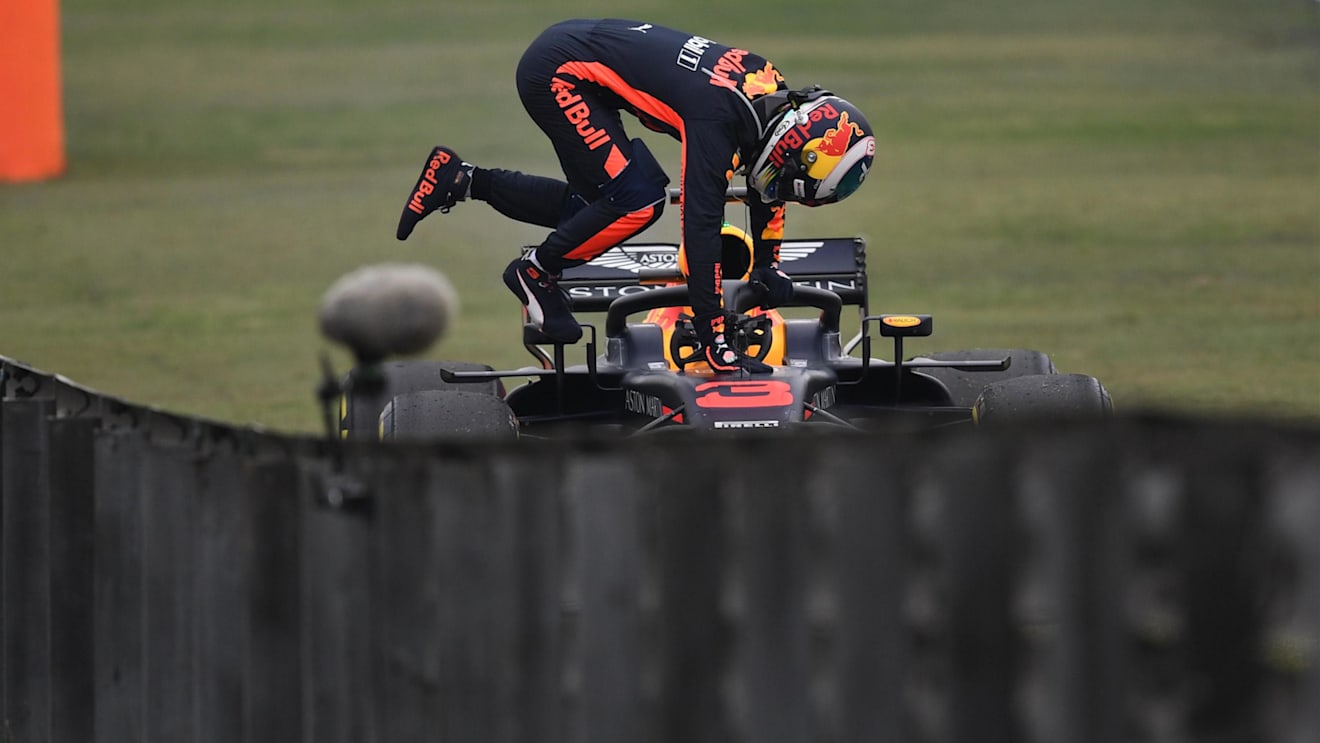 Daniel Ricciardo (AUS) Red Bull Racing RB14 stops on track in FP3 at Formula One World Championship, Rd3, Chinese Grand Prix, Qualifying, Shanghai, China, Saturday 14 April 2018. © Simon Galloway/Sutton Images