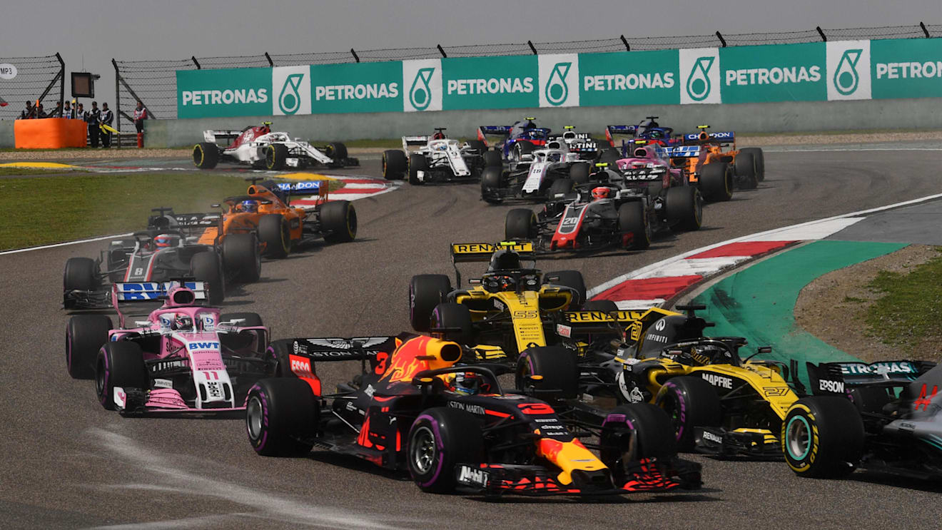Daniel Ricciardo (AUS) Red Bull Racing RB14 at the start of the race at Formula One World Championship, Rd3, Chinese Grand Prix, Race, Shanghai, China, Sunday 15 April 2018. © Mark Sutton/Sutton Images