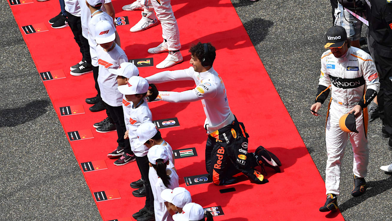 Daniel Ricciardo (AUS) Red Bull Racing and grid kids at Formula One World Championship, Rd3, Chinese Grand Prix, Race, Shanghai, China, Sunday 15 April 2018. © Jerry Andre/Sutton Images