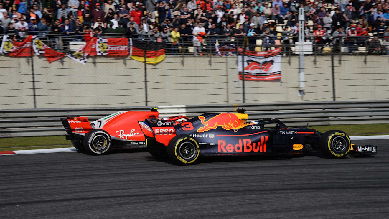 Daniel Ricciardo (AUS) Red Bull Racing RB14 and Kimi Raikkonen (FIN) Ferrari SF-71H battle at Formula One World Championship, Rd3, Chinese Grand Prix, Race, Shanghai, China, Sunday 15 April 2018. © Rubio/Sutton Images
