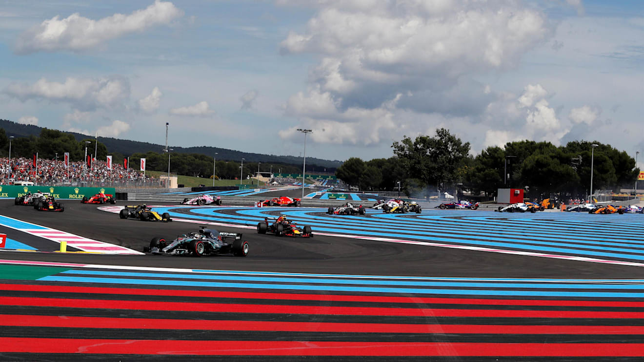 Lewis Hamilton (GBR) Mercedes-AMG F1 W09 EQ Power+ leads at the start of the race at Formula One World Championship, Rd8, French Grand Prix, Race, Paul Ricard, France, Sunday 24 June 2018. © Manuel Goria/Sutton Images