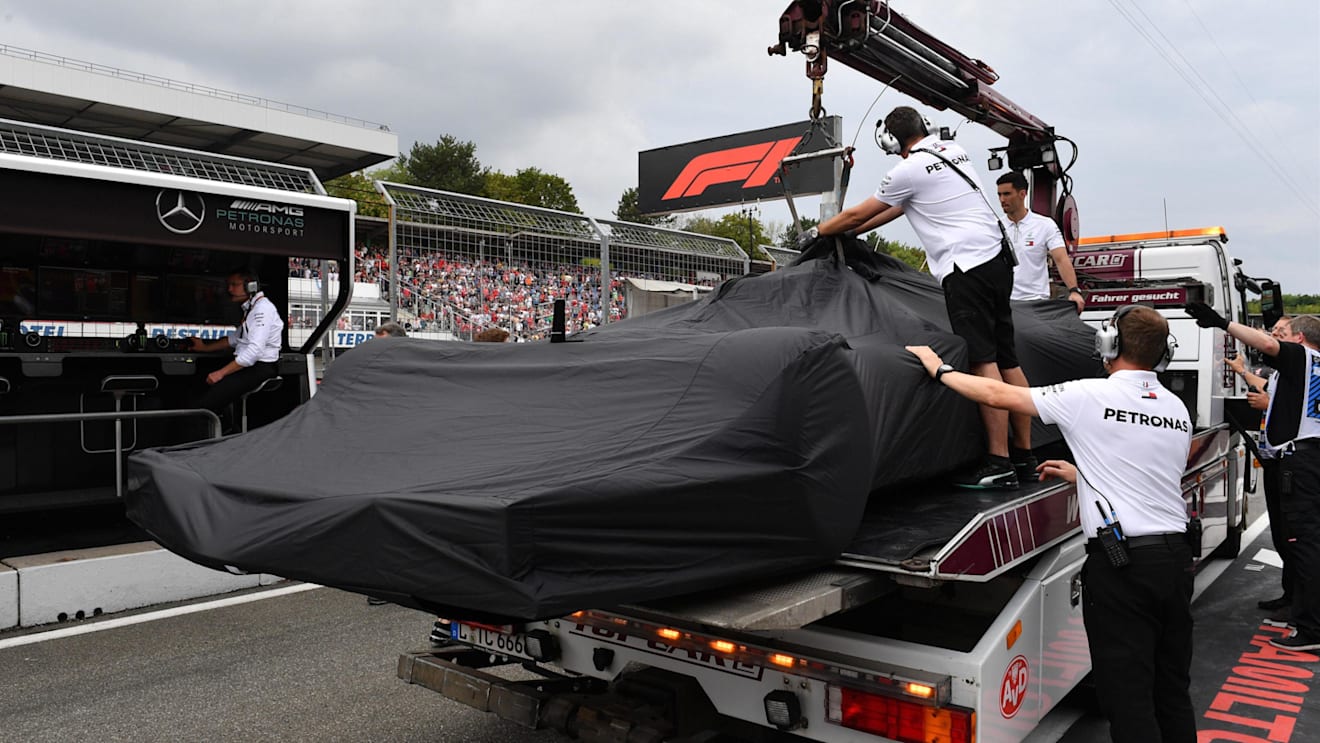 The car of Lewis Hamilton (GBR) Mercedes-AMG F1 W09 EQ Power+ is recovered to the pits after Qualifying at Formula One World Championship, Rd11, German Grand Prix, Qualifying, Hockenheim, Germany, Saturday 21 July 2018. © Mark Sutton/Sutton Images