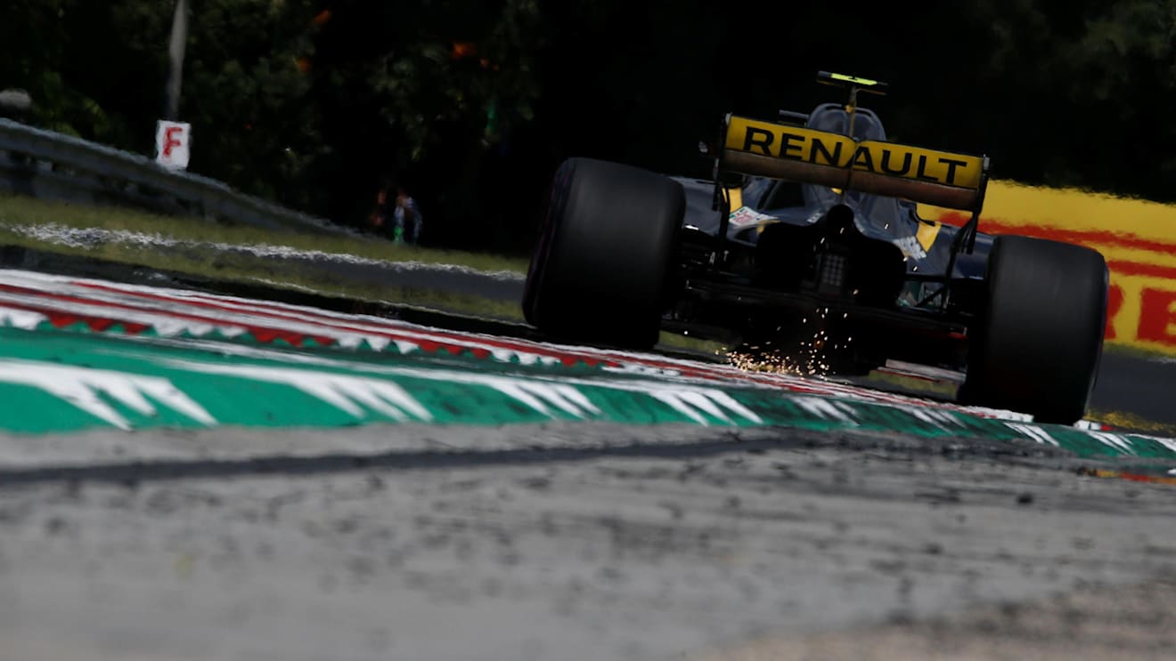 Carlos Sainz (ESP) Renault Sport F1 Team RS18 sparks at Formula One World Championship, Rd12, Hungarian Grand Prix, Qualifying, Hungaroring, Hungary, Saturday 28 July 2018. © Manuel Goria/Sutton Images